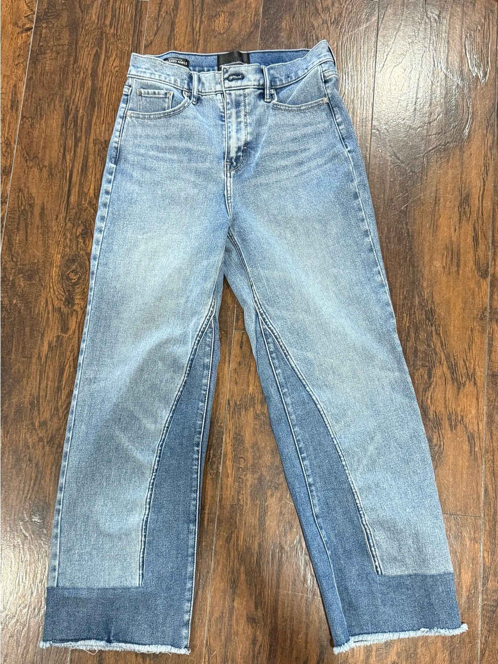 White House Black Market Extra High Rise Relaxed Ankle Jeans Size 0-Unique‼️